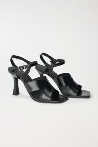 LEATHER SANDALS