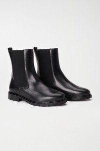 LEDER-STIEFELETTE