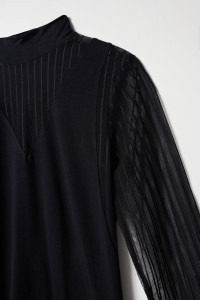 PULLOVER MIT TRANSPARENTEN EINSTZEN