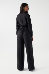 JUMPSUIT MIT GRTEL UND KNOPFLEISTE