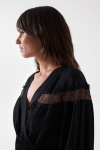 BLOUSE WITH LACE DETAIL