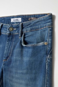 PUSH UP JEANS WITH WASH EFFECTS