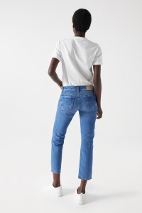 PUSH UP JEANS WITH RIPS