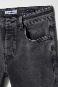 PANTALONES VAQUEROS SKINNY CORTOS