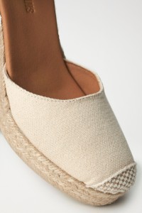 ESPADRILLES MIT KEILABSATZ UND PLATEAU