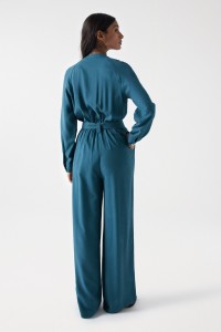 JUMPSUIT MIT GRTEL UND KNOPFLEISTE