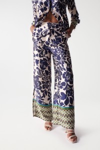 SATIN-FEEL TROUSERS WITH FLORAL PRINT