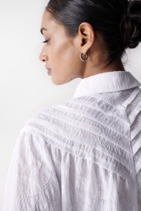 BLOUSE WITH DETAIL ON THE BUST