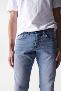 SKINNY FIT JEANS