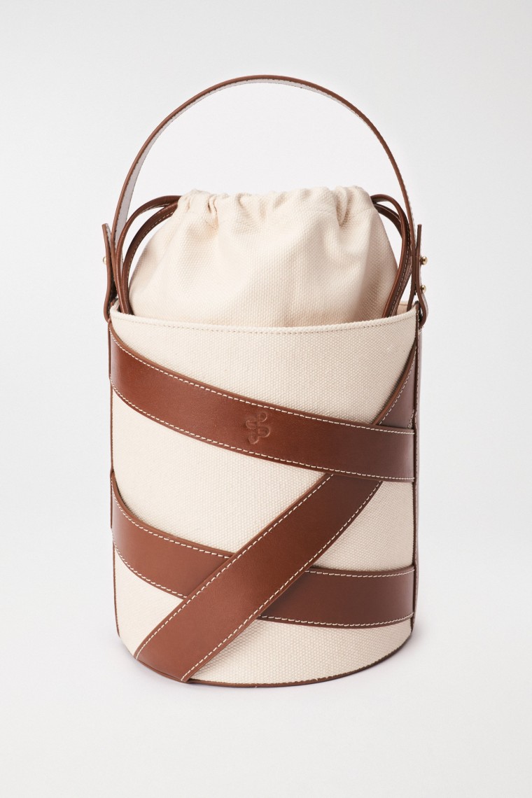 SAC AVEC DTAILS EN CUIR