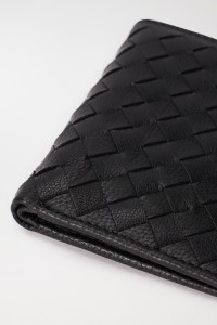 LEATHER WALLET WITH BRAIDED EFFECT