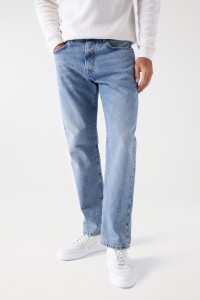 STRAIGHT-JEANS MIT WASCHEFFEKTEN