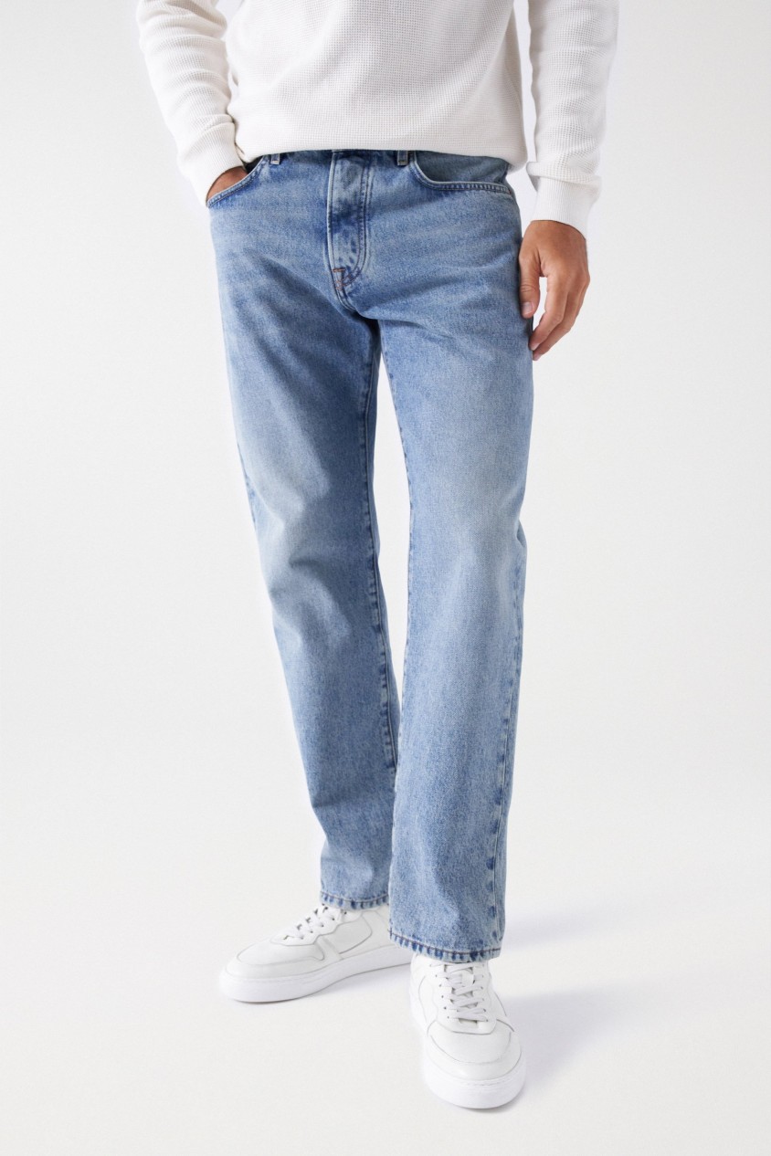 STRAIGHT JEANS WITH WASH EFFECTS