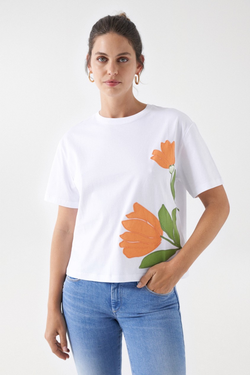 CAMISETA CON DETALLE GRFICO DE FLOR