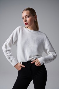 PULL EN LAINE AVEC BRILLANTS