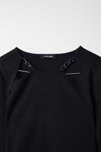 TOP WITH CHAIN DETAIL