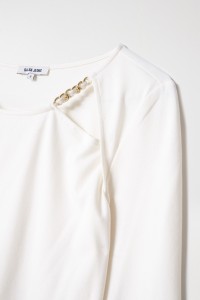 TOP WITH CHAIN DETAIL