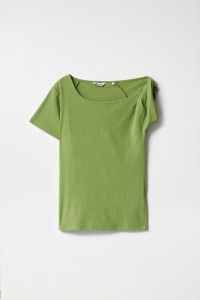 T-SHIRT WITH FOLD DETAIL ON THE SLEEVE