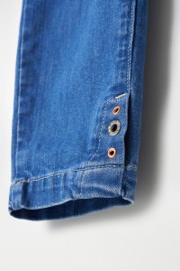 CROPPED SKINNY SECRET PUSH IN JEANS WITH EYELETS