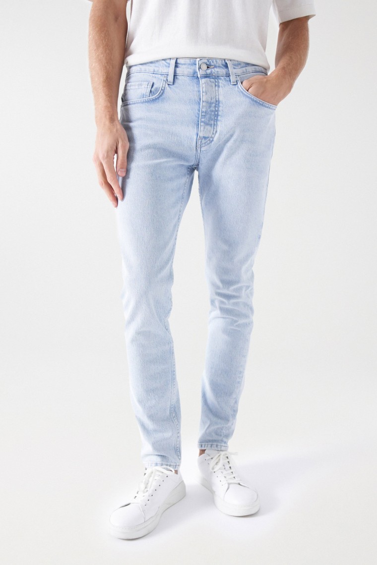 SLIM-JEANS MIT HELLER WASCHUNG