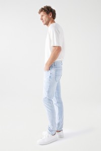 SLIM-JEANS MIT HELLER WASCHUNG