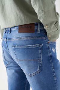 REGULAR-JEANS MIT RISSEN