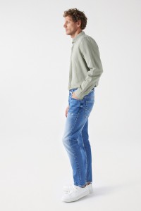 REGULAR-JEANS MIT RISSEN