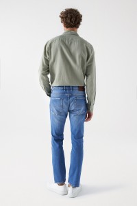 REGULAR-JEANS MIT RISSEN