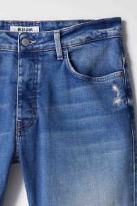 REGULAR-JEANS MIT RISSEN