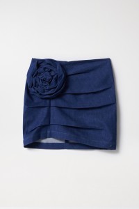 DENIM SKIRT WITH FLOWER