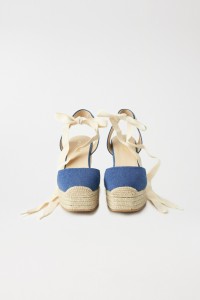 ESPADRILLES MIT KEILABSATZ AUS DENIM