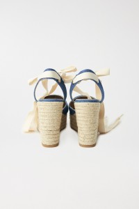 ESPADRILLES MIT KEILABSATZ AUS DENIM