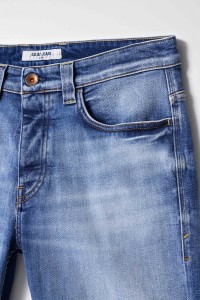 JEANS SLIM CRAFT SERIES COM BOTO EM COBRE