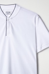 POLO SHIRT WITH COLOUR CONTRAST ON THE COLLAR