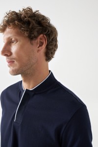 POLO SHIRT WITH COLOUR CONTRAST ON THE COLLAR