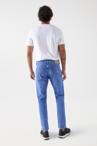 SLIM FIT MEDIUM WASH JEANS