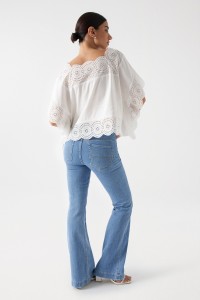 BLUSA CON BORDADO