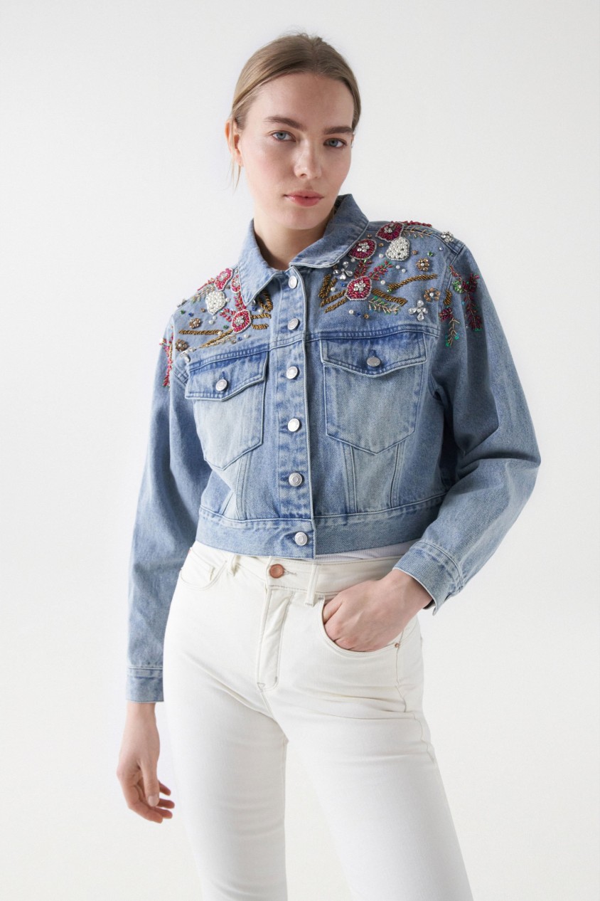 VESTE EN JEAN AVEC BRODERIES