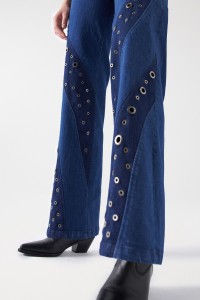 FAITH PUSH IN STRAIGHT JEANS WITH EYELETS