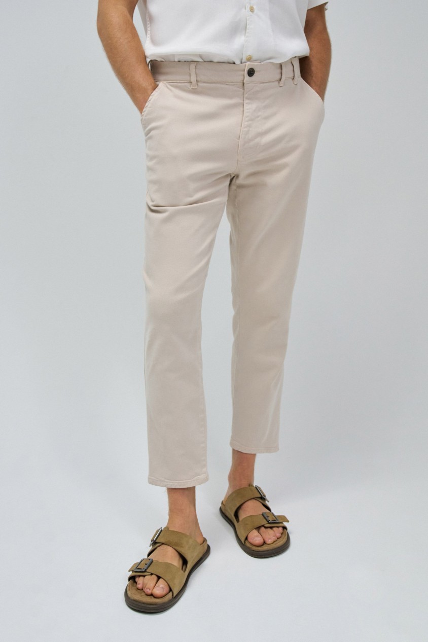 PANTALN CHINO CON CORDN INTERIOR