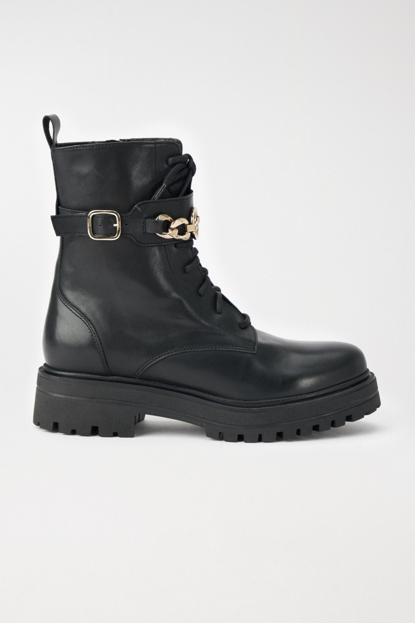 LEATHER BOOTS WITH LACES AND CHAIN