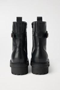 BOTTES EN CUIR AVEC LACETS ET CHANE