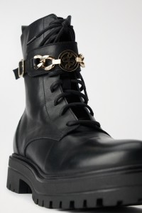 LEATHER BOOTS WITH LACES AND CHAIN