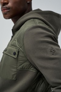 JACKET MIXES MATERIALS WITH ZIP