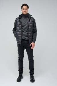 PADDED JACKET WITH ZIP CLOSURE