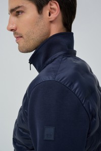 PADDED JACKET WITH ZIP CLOSURE