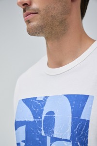 T-SHIRT MIT PRINT