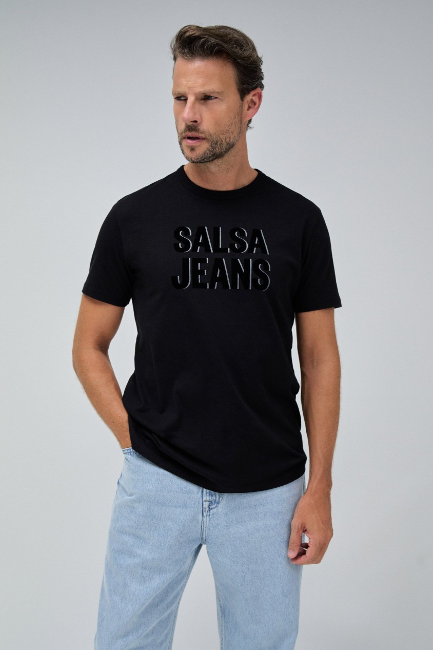 CAMISETA CON LOGO DE TERCIOPELO