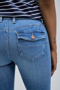 JEANS WONDER PUSH UP BOOTCUT DTAIL SUR LES POCHES