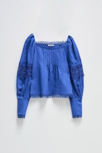 BLUSA DE LINHO COM DETALHES DE RENDA